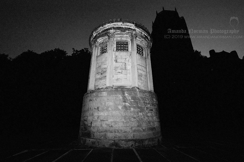 Photograph of Huskisson's memorial taken at night